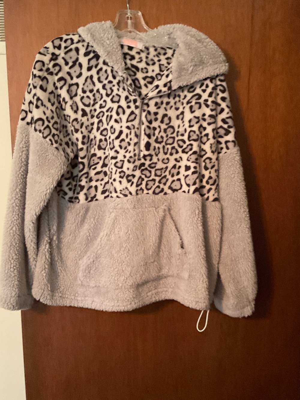 Cozy Sherpa Half-Zip Pullover Jacket in Light Gray Leopard